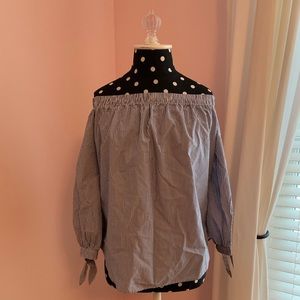 A&F off shoulder blouse